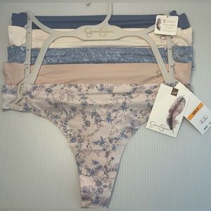 Jessica Simpson Silky Smooth Laser Cut Tech Sealed Invisible Edge 5 pc Thong Set